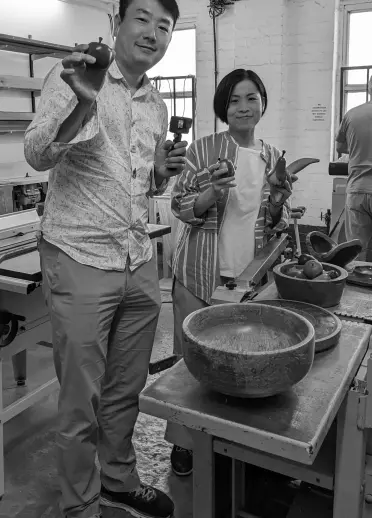 キッチンに立っている二人 