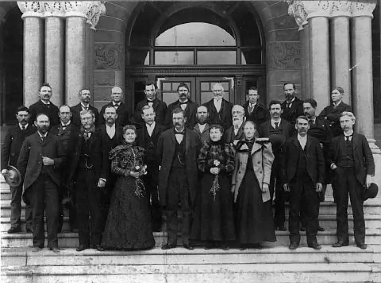 Black and white photograph of the Utah Senate membership - a group of men and women standing on the steps of an old building