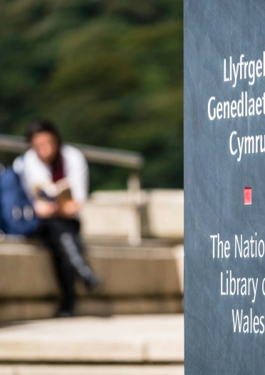 bilingual slate sign 'Llyfrgell Genedlaethol Cymru' 'The National Library of Wales'.