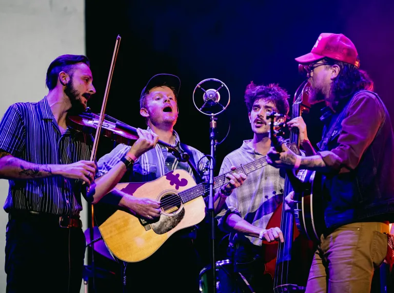 Cardiff band Taff Rapids singing around a share microphone