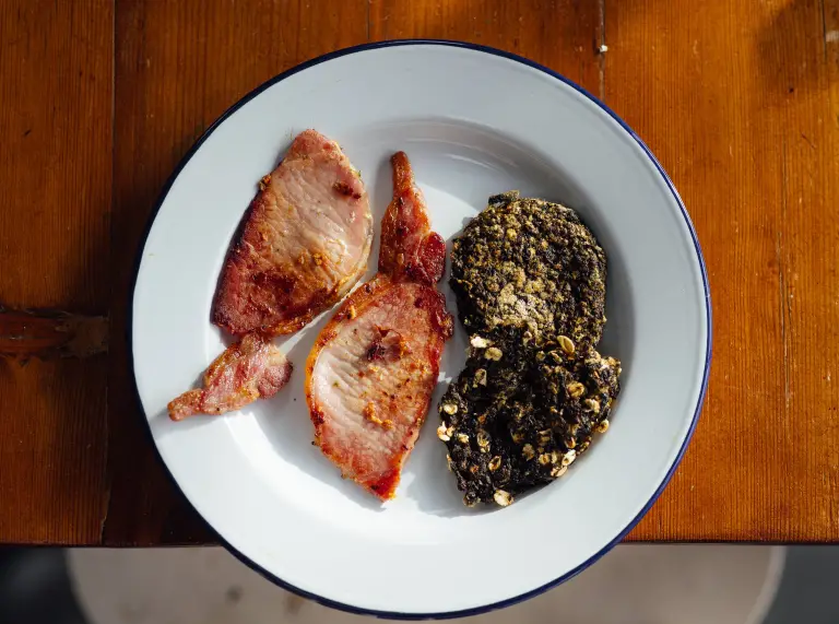 A plate of cooked seaweed with bacon